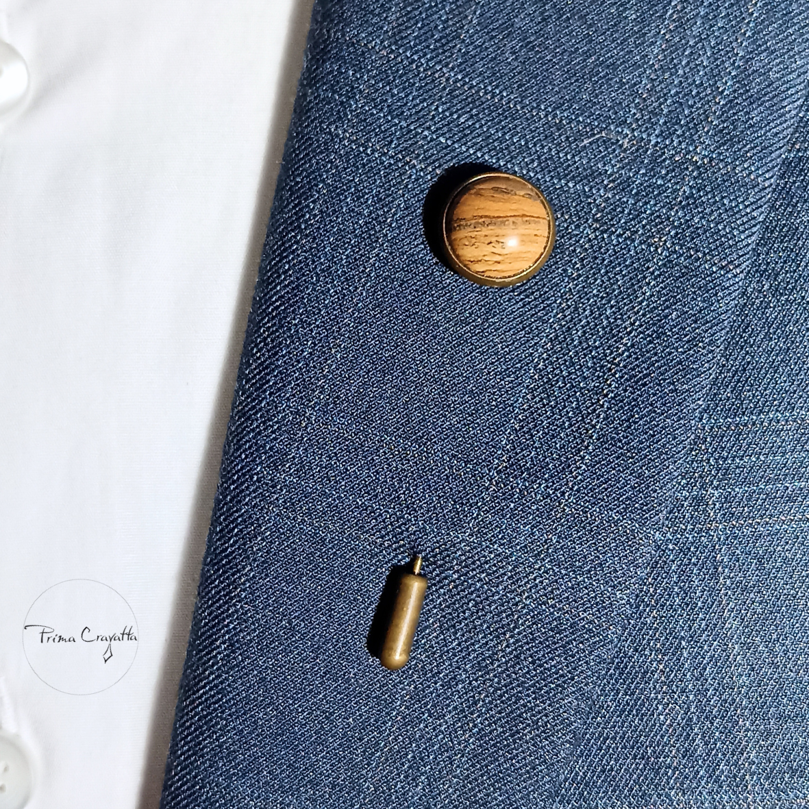 Kravatinõel vääriskiviga liivakivi