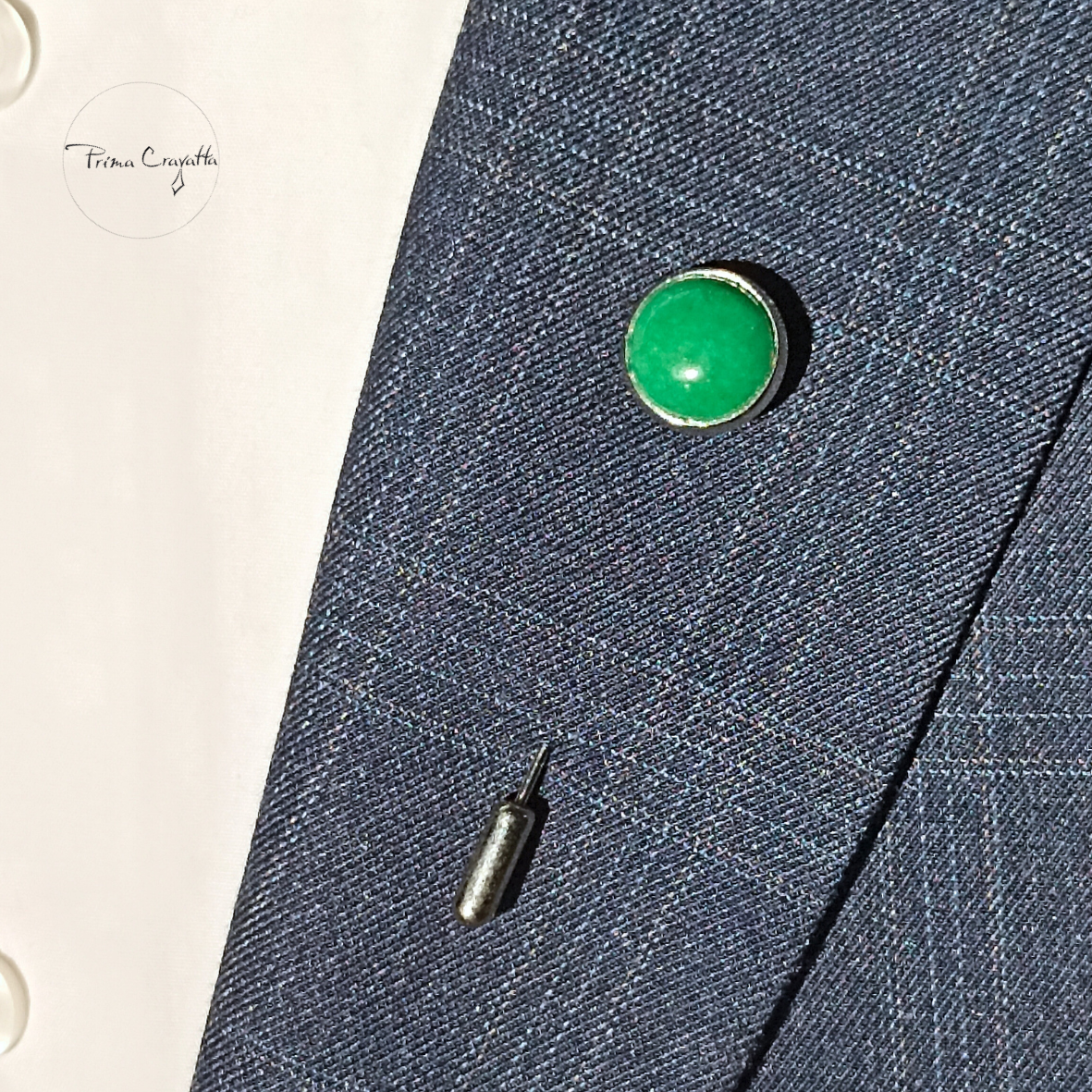 Kravatinõel rohelise poolvääriskiviga